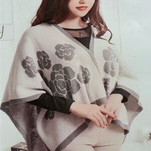 Elegant Women's Knit Wrap with Floral Design